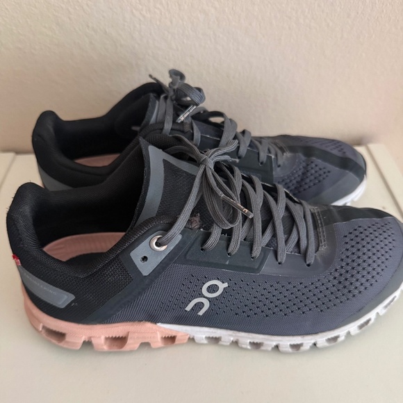 On Cloud Women's Size 8 Cloudflow Athletic Sneakers Rock Rose (Dark Gray Pink) - Picture 1 of 6